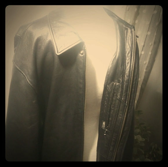 Weather proof jacket - Picture 1 of 5